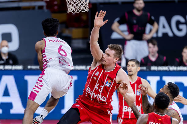 后卫不仅要 后卫不仅要